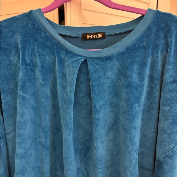 Suzie Kondi front pleat velour sweatshirt in Aegean blue. - Picture 7 of 8